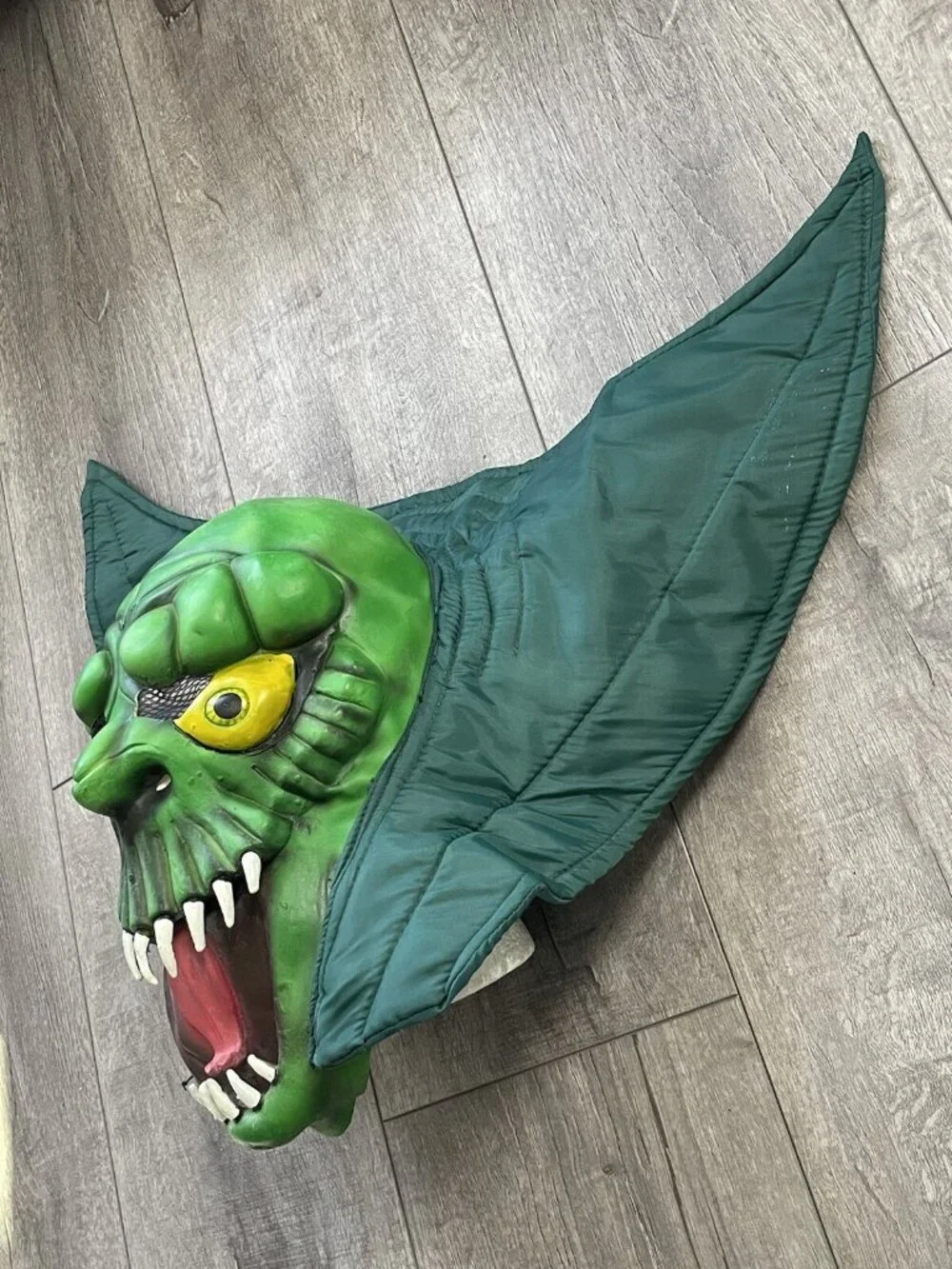 Rubie’s Green Fang Monster Collar Latex Mask Adult Halloween Horror Rare Vintage